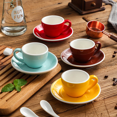 De veelkleurige 75ml-Koppen van de Porseleinespresso met Levering van de Schotels de Bulkkeuken