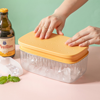 De Maker van het 28 Gatenijsblokje vormt Diepvriezer met Deksel en Bak voor Keuken