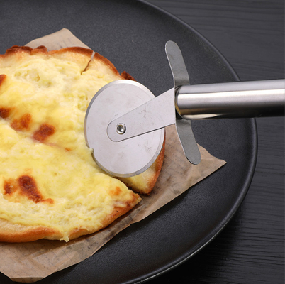 Van het de Snijderswiel van de roestvrij staalpizza van de het Messenkeuken het Bakselhulpmiddelen