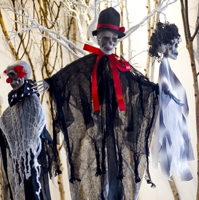 De Decoratiespook van Halloween van de festival Hangend Doek voor Bomen