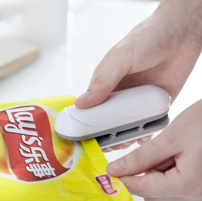 Mini Bag Sealer 2 in 1 Hitte en Snijder voor Plastic Zakken Handbediende Vacuümverzegelaar