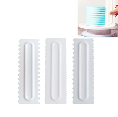 Cakeschrapers Geplaatst het Plastic Poetsmiddel van de Zaagtandschraper het Boterhulpmiddel van de Roomcake DIY