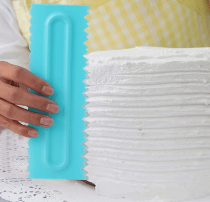 Cakeschrapers Geplaatst het Plastic Poetsmiddel van de Zaagtandschraper het Boterhulpmiddel van de Roomcake DIY