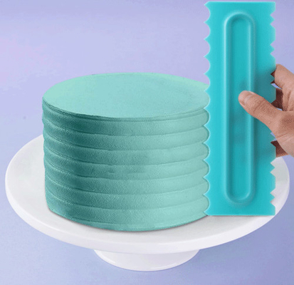Cakeschrapers Geplaatst het Plastic Poetsmiddel van de Zaagtandschraper het Boterhulpmiddel van de Roomcake DIY