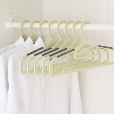 De binnenhouseware Plastic niet Misstap van Producten Plastic Kleerhangers