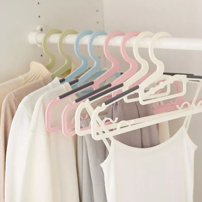 De binnenhouseware Plastic niet Misstap van Producten Plastic Kleerhangers