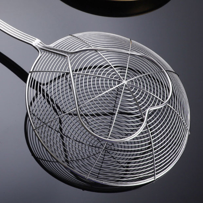 Kokende Bradende Roestvrij staalhouseware de Schuimspaangietlepel van de Spinzeef