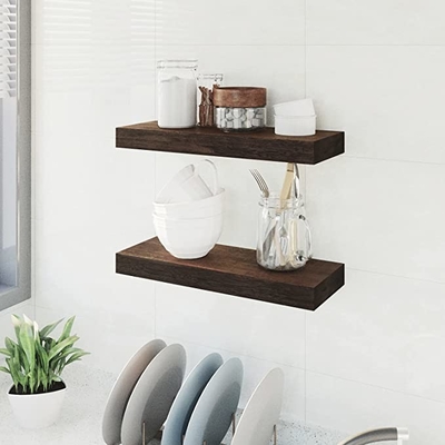 De drijvende Muur zette Houten Plankenrichels voor de Badkamerskeuken van de Slaapkamerwoonkamer op