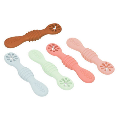 De siliconeregenboog kauwt Lepel voor Babys en van de van de Peutersafwasmachine en Diepvriezer Brandkast