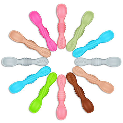 De siliconeregenboog kauwt Lepel voor Babys en van de van de Peutersafwasmachine en Diepvriezer Brandkast