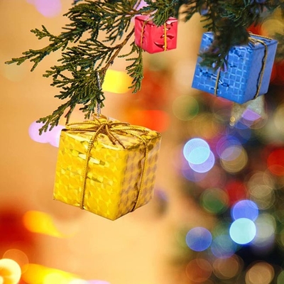 De Decoratie van de Foliemini gift box ornaments hanging van de Kerstmisboom