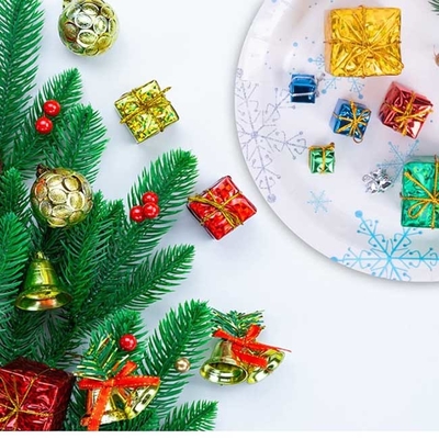 De Decoratie van de Foliemini gift box ornaments hanging van de Kerstmisboom