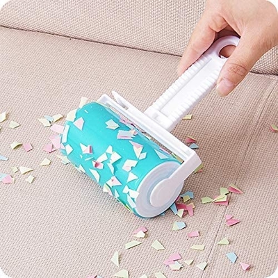 Het plastic Regelbare Lange Handvatpluksel kleedt de Rol van het Haarvlekkenmiddel voor Cat Dog Clothes