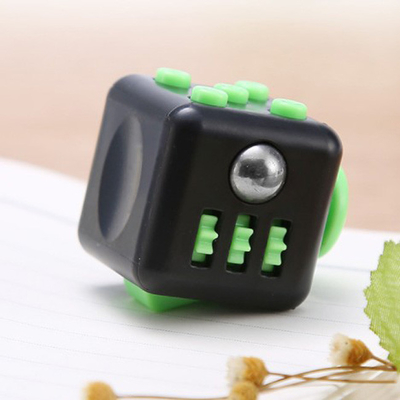 De kleurrijke Hulp van de Decompressiespanning friemelt Speelgoed Mini Gadgets Cube